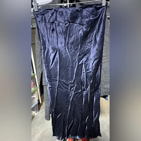 ATMSilk Charmeuse Slit Detail Midi Skirt